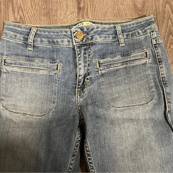 NEW Zara Low Rise Flare Jeans Light Wash Bootcut Zip Fly Denim Pockets Size 4 - Picture 2 of 6